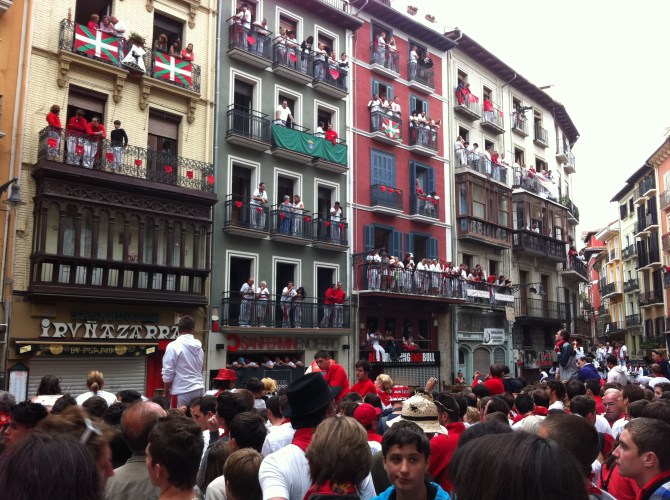 The balconies along the route have the best view.